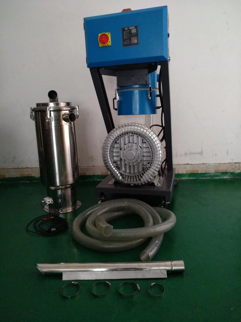 吸料機(jī) .吸料機(jī),也被稱為真空上料機(jī),是一種廣泛應(yīng)用于注塑機(jī)